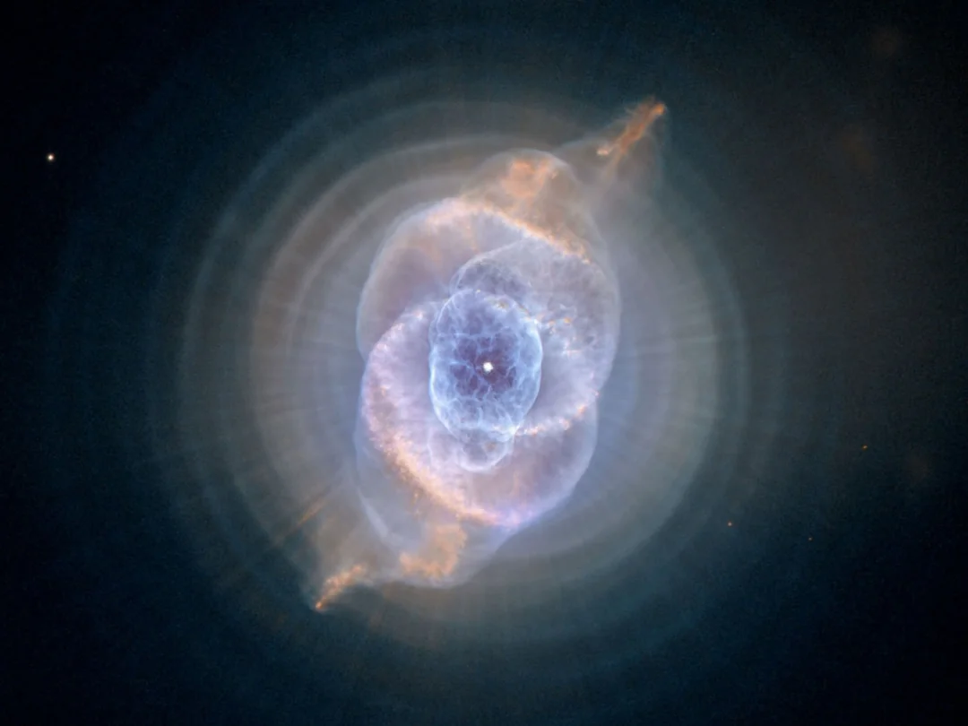 Cat's Eye Nebula, Source: https://www.reddit.com/r/space/comments/1ycjzv/cats_eye_nebula_really_incredible/